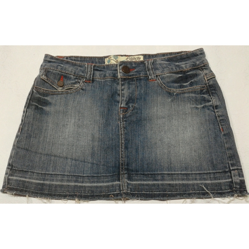 Celebrity pink deluxe DENIM skirt size 5 Juniors